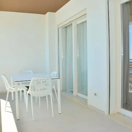 Lägenhet Adorable With Terrace Overlooking The Sea