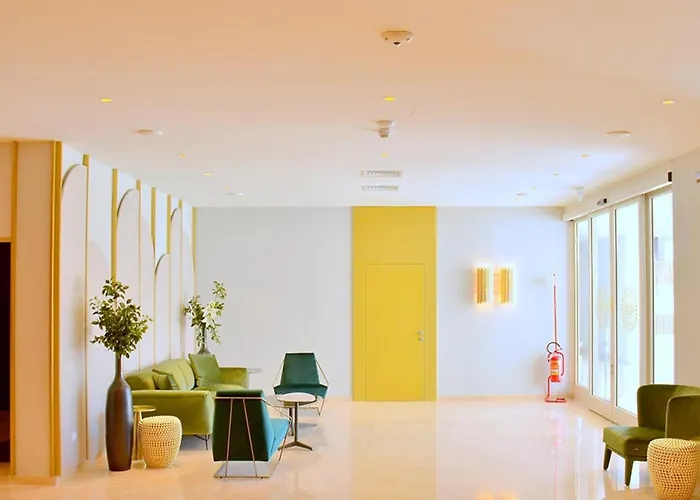 Adorable With Terrace Overlooking The Sea *