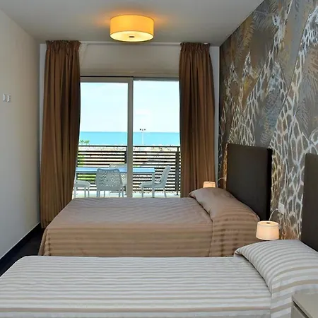 Adorable With Terrace Overlooking The Sea Апартаменти