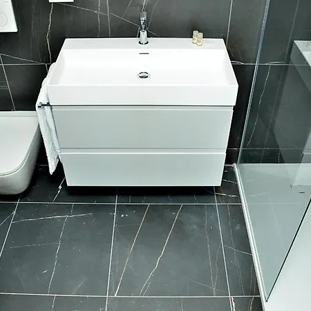 Adorable With Terrace Overlooking The Sea *