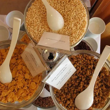 Апартаменти Adorable With Terrace Overlooking The Sea *