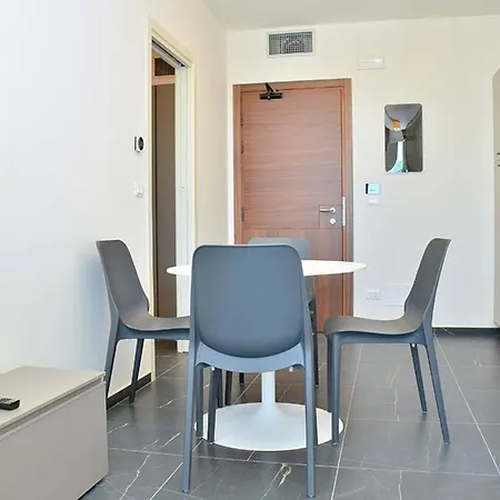 Adorable With Terrace Overlooking The Sea *