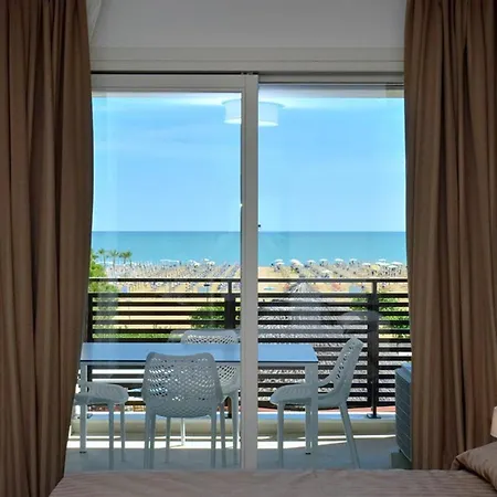 Adorable With Terrace Overlooking The Sea Апартаменти