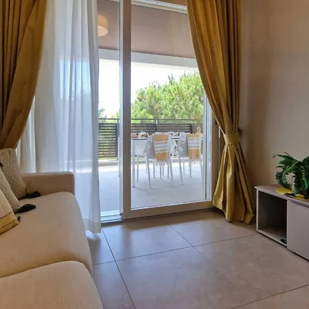 Adorable With Terrace Overlooking The Sea *