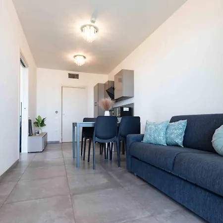 Adorable With Terrace Overlooking The Sea *