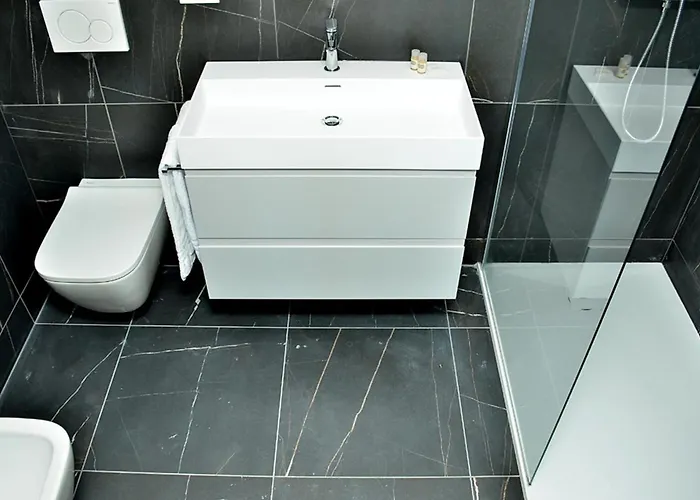 Adorable With Terrace Overlooking The Sea *