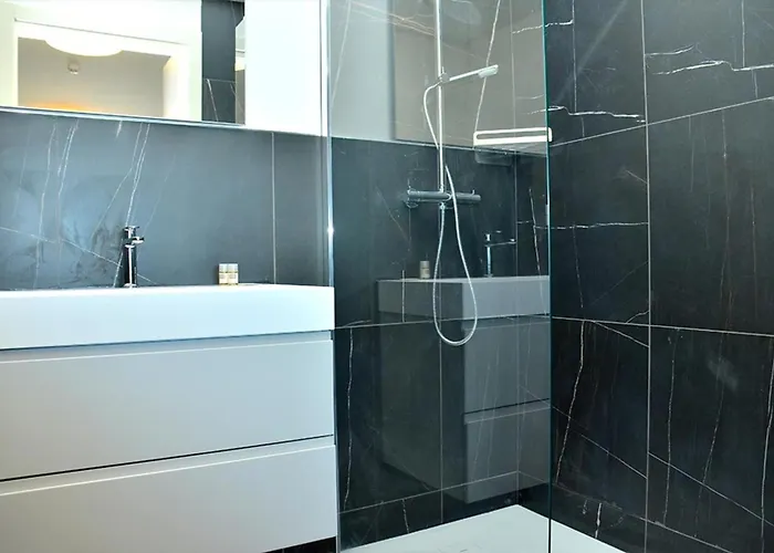 Adorable With Terrace Overlooking The Sea * 비비오네