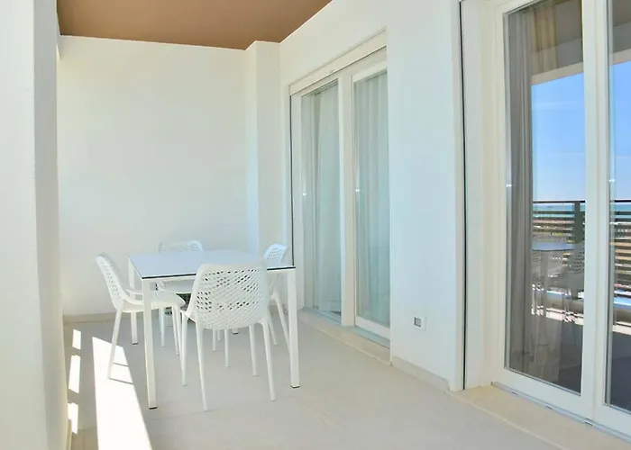 아파트 Adorable With Terrace Overlooking The Sea