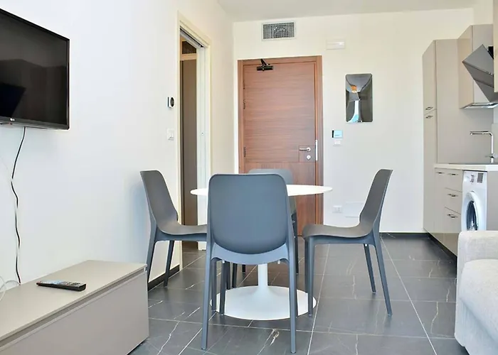 Adorable With Terrace Overlooking The Sea *